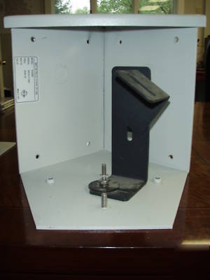 Pelco EH2400 corner camera mount