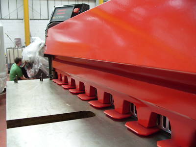 New sheet metal guillotine shear vertical action, 