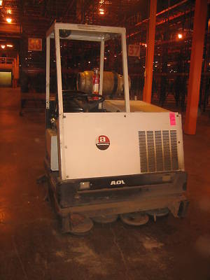 Advance hydro-cat ride on sweeper/scrubber lp powered