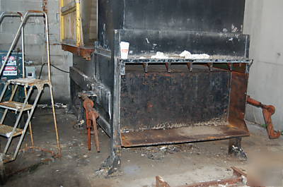 Trash compactor roll off style 