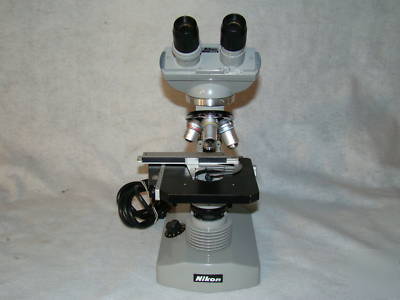 Nikon microscope w/ 4 objective lens & eyepieces 
