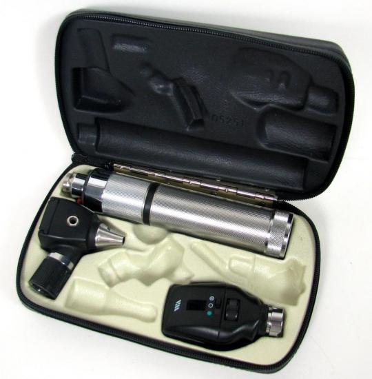 Welch allyn ophthalmoscope & otoscope w/ handle in case