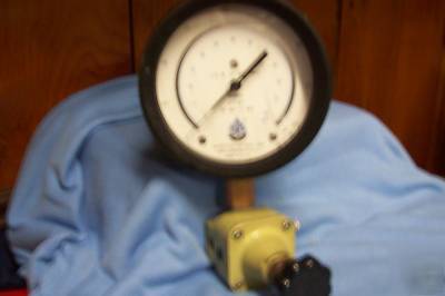 0-60 psi pressure gauge w/ regulator / highly accurate 