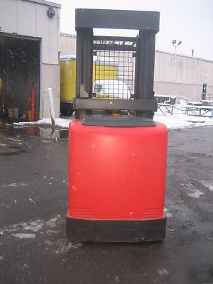 2003 raymond forklift order picker 3M# 17' very clean 