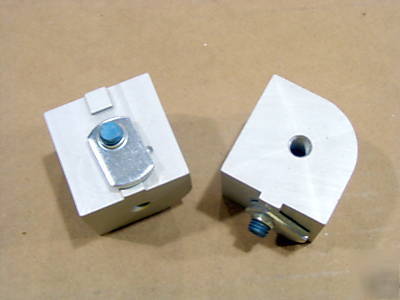80/20 t slot aluminum 90Â° living nub 40 s 40-4426
