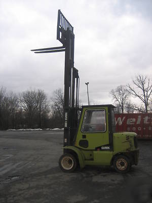 Clark 8000# rough terrain forklift gas powered full cab
