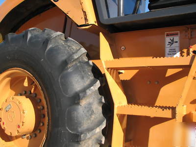 2004 case SV208 compactor smooth with padfoot shell kit