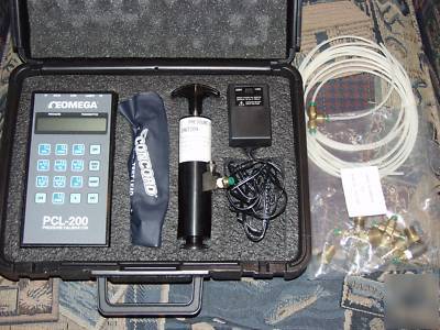 Omega pcl-200-c pressure calibrator kit - super nice